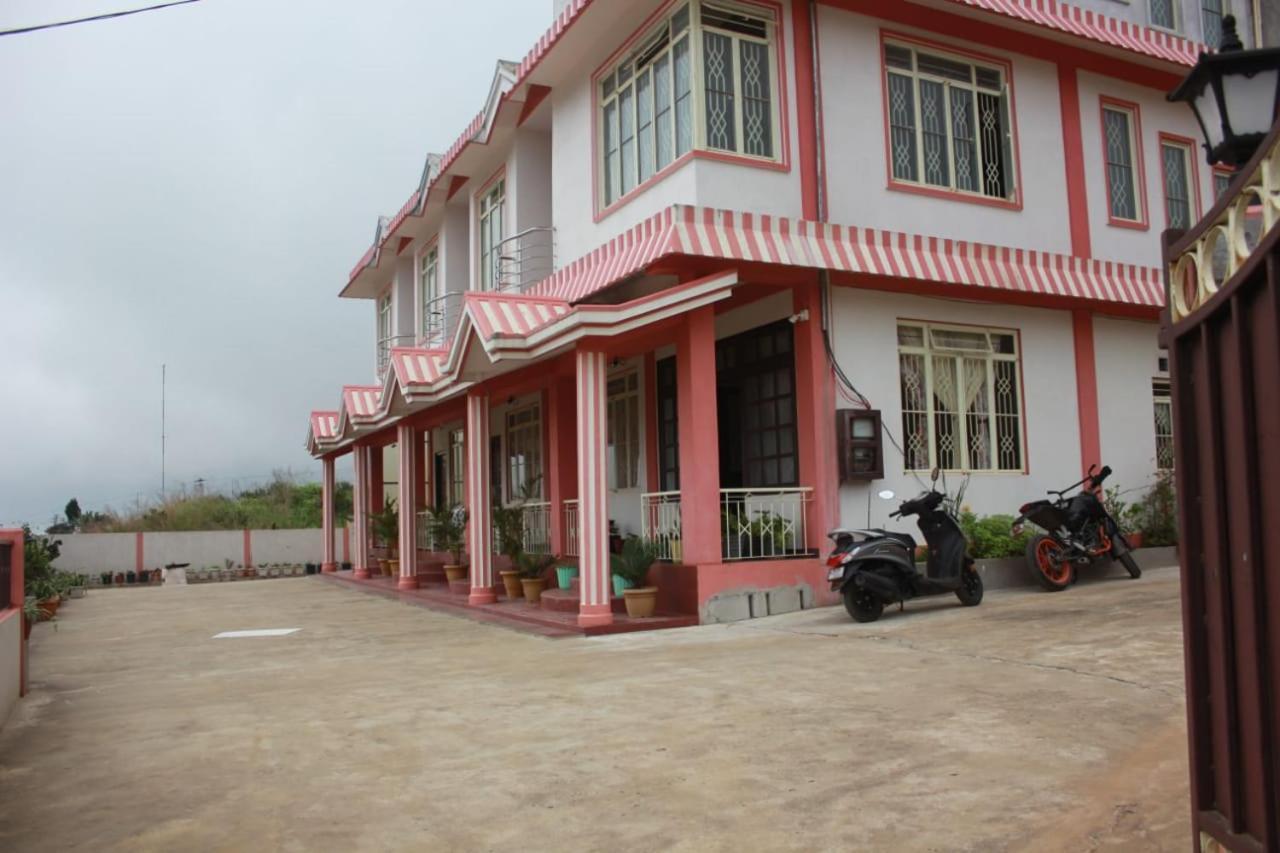 The Escapade Inn Черапунджи Екстериор снимка